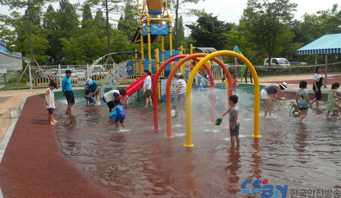 경남도, “물놀이형 수경시설, 안심하고 즐기세요!”。
